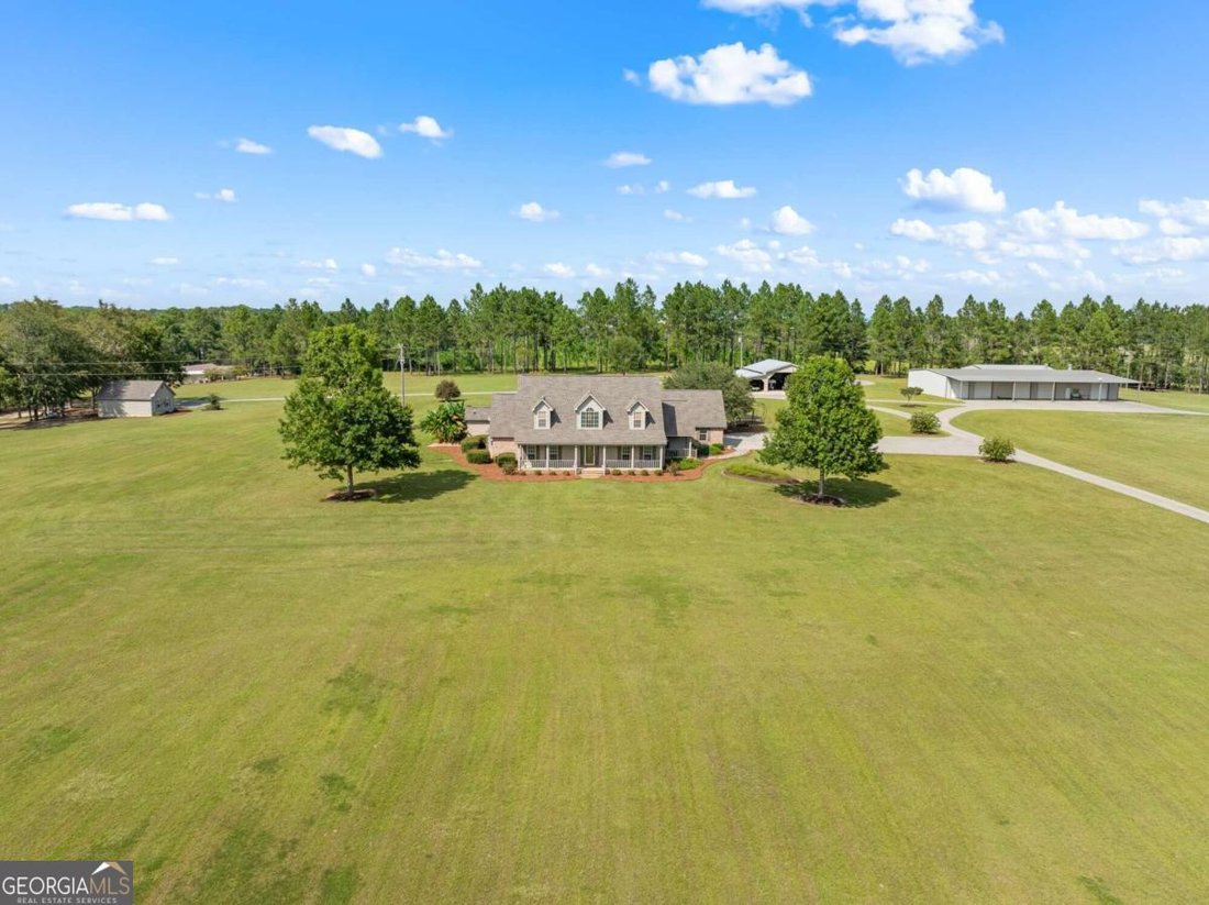 House in Lyons, Georgia, United States 1 - 16242136