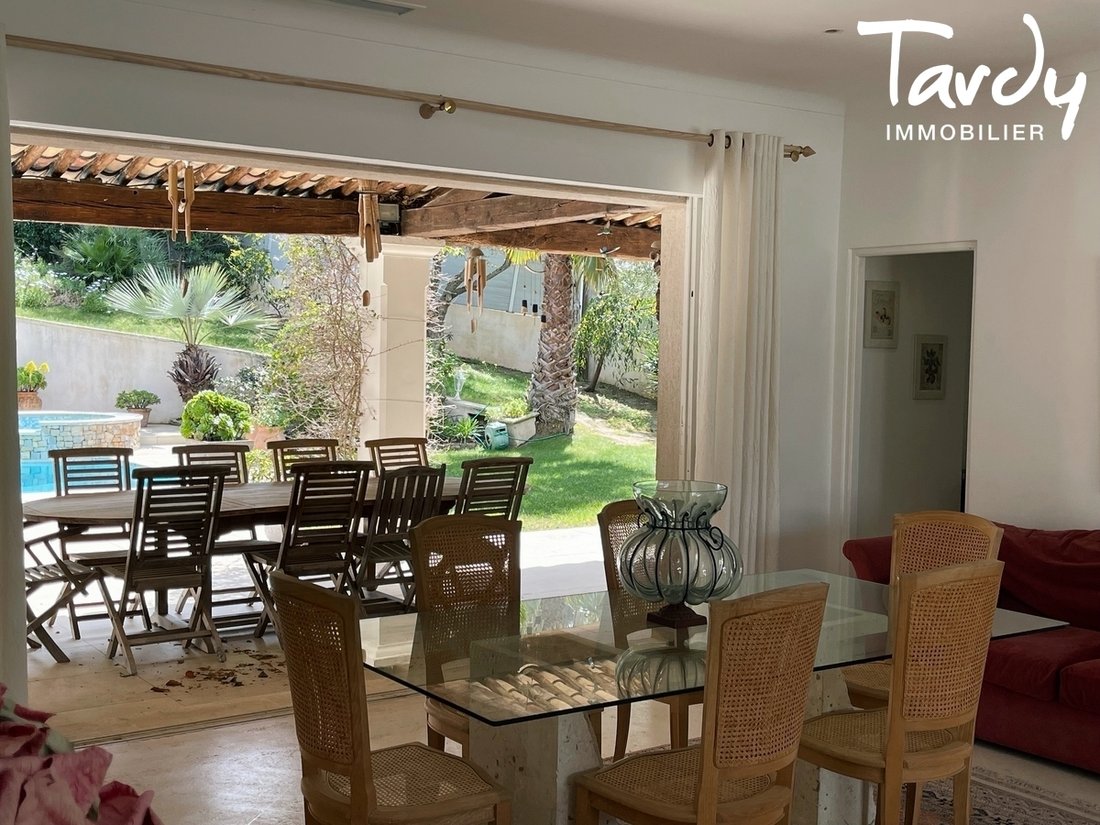 Estate in Nord, Sanary-sur-Mer, France 4 - 16248941