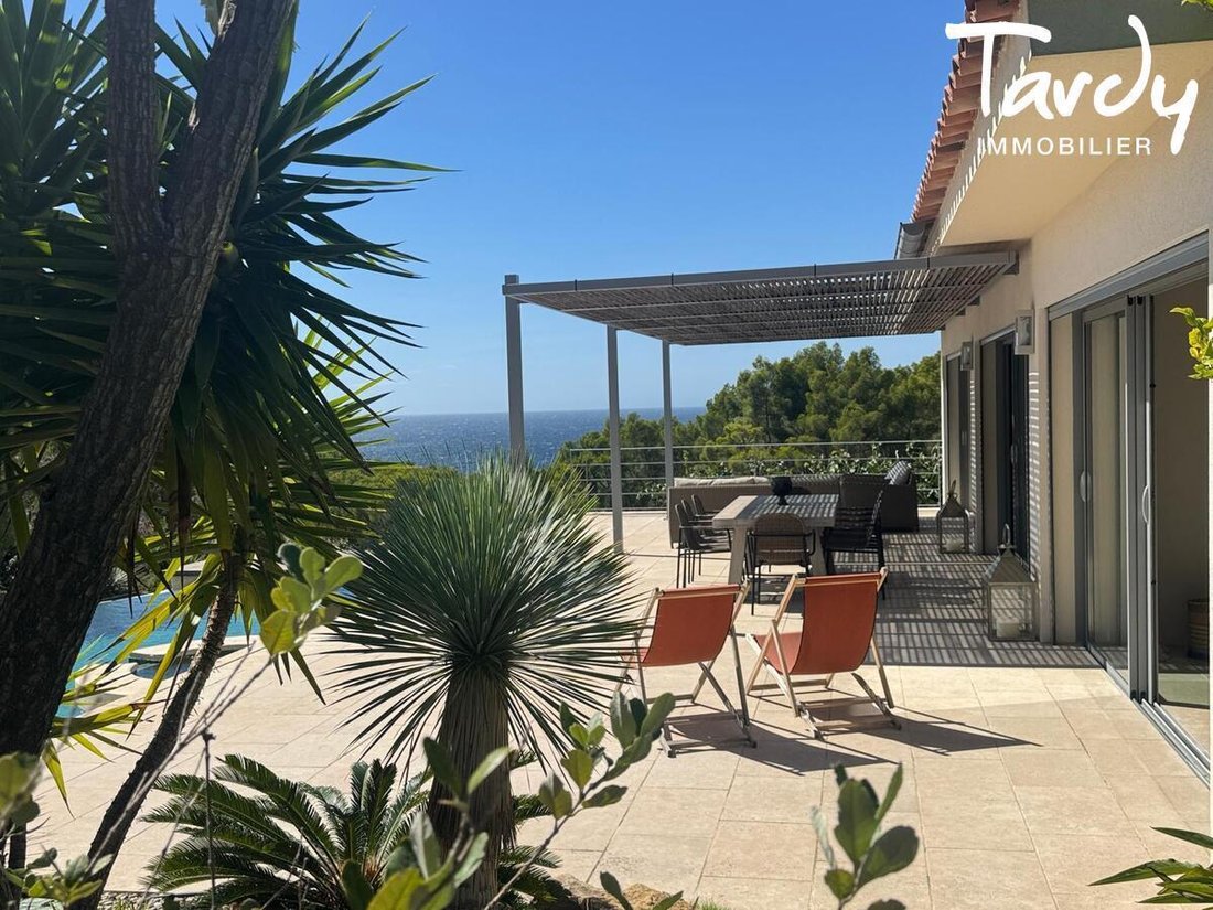 Villa in Saint-Cyr-sur-Mer, Provence-Alpes-Côte d'Azur, France 1 - 16249601