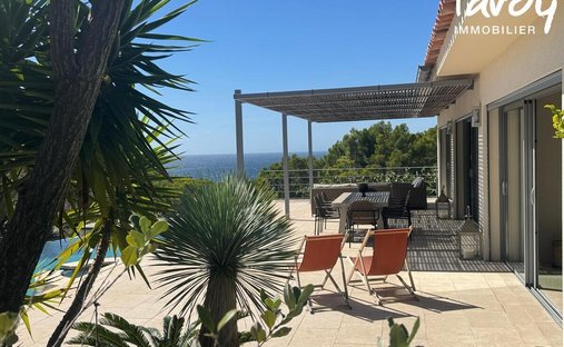 Villa in Saint-Cyr-sur-Mer, Provence-Alpes-Côte d'Azur, France 1
