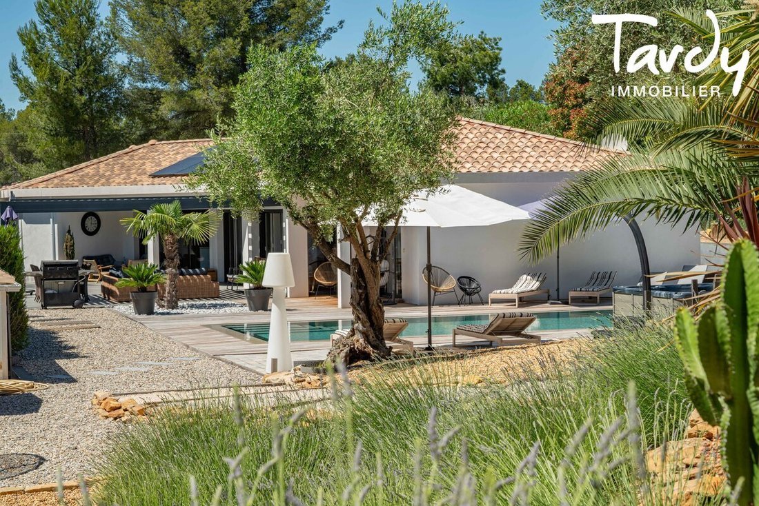 Villa in Saint-Cyr-sur-Mer, Provence-Alpes-Côte d'Azur, France 1 - 16249105