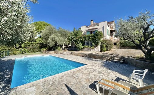 Villa in Le Rouret, Provence-Alpes-Côte d'Azur, France 1