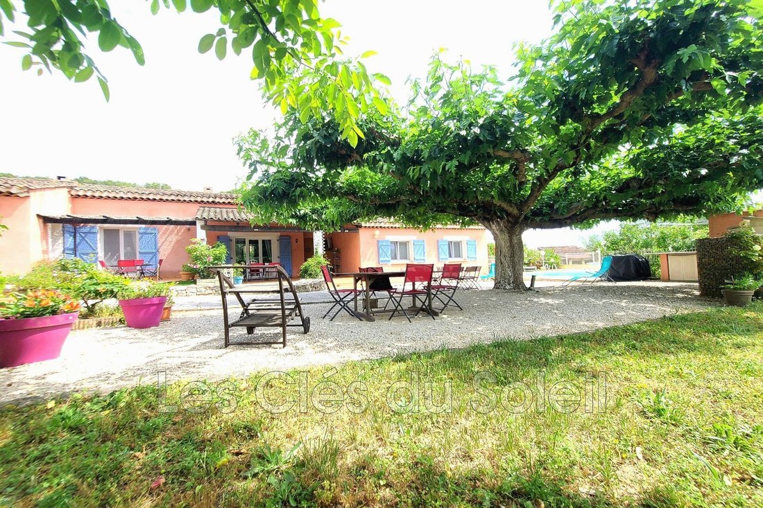 Villa en Cuers, Provenza-Alpes-Costa Azul, Francia 1 - 16248868