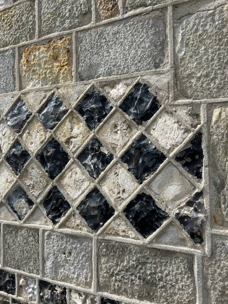 La Rochelle’s Golden Sandstone Dream: A 380m² Manor Awaiting Renaissance - 5