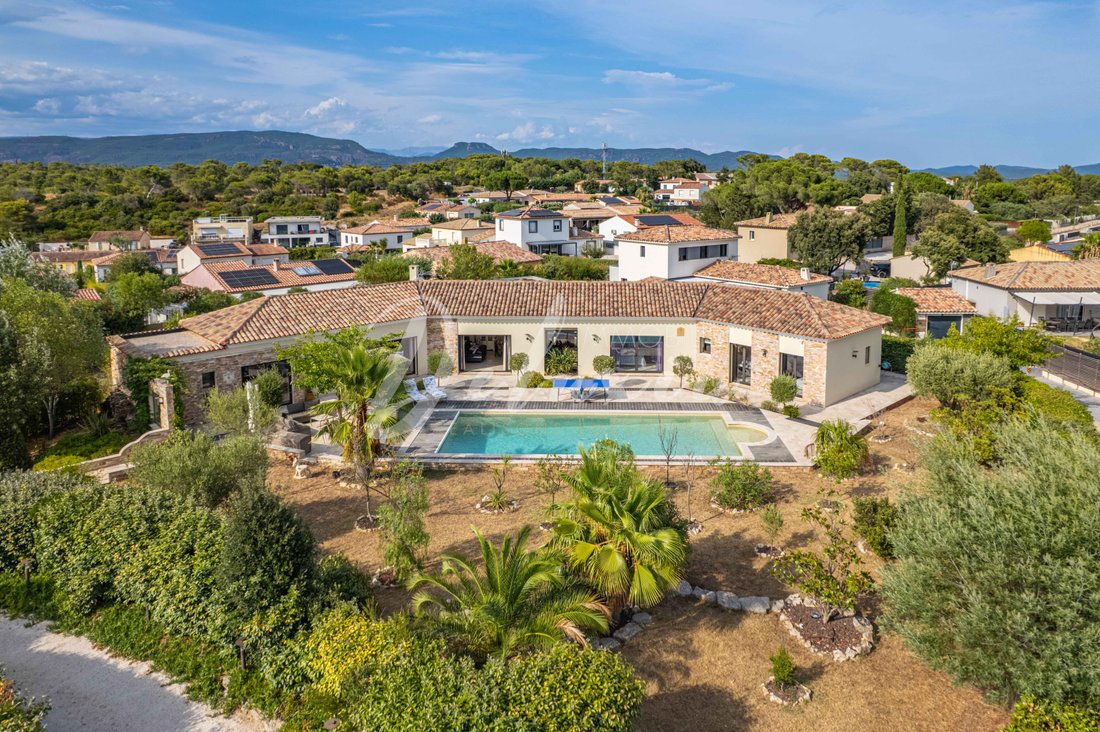 House in Ecarts, Roquebrune-sur-Argens, France 1 - 16247989