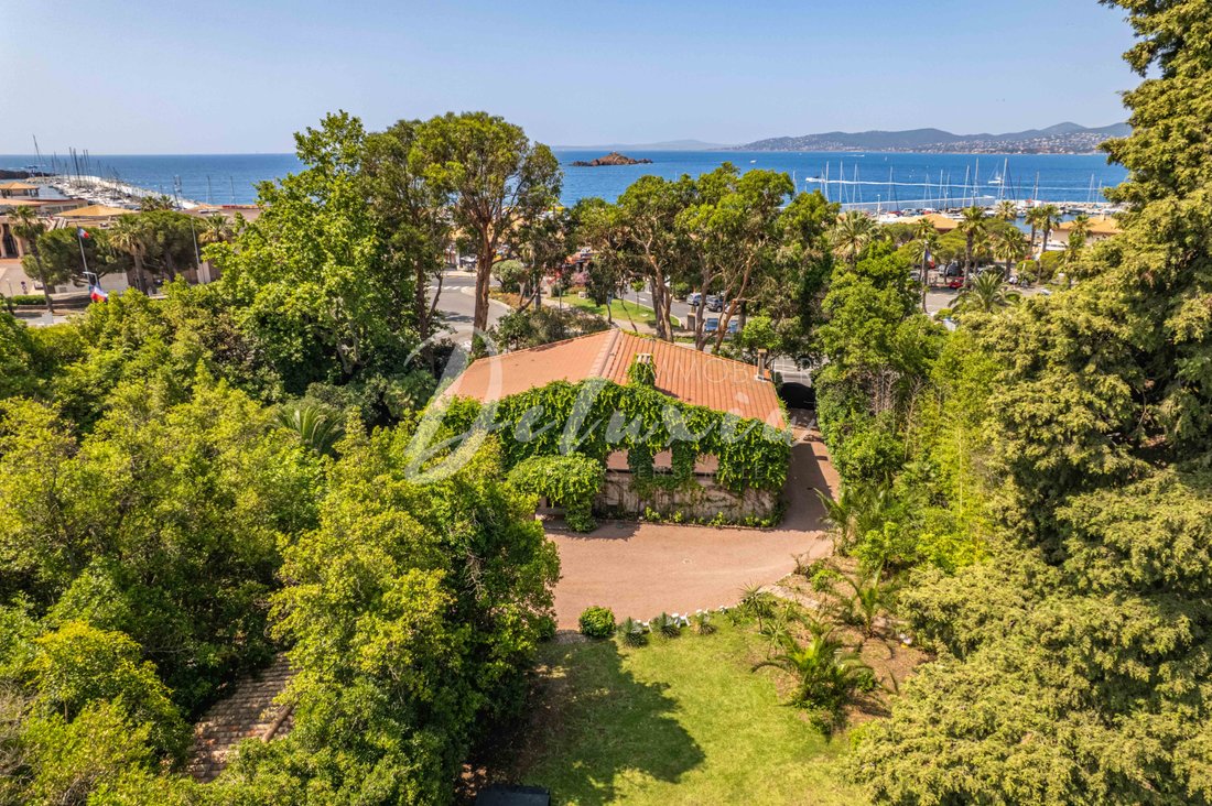 Estate in Le Dramont-Agay-Anthéor-Le Trayas, Saint-Raphaël, France 1 - 16248462