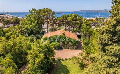 Estate in Le Dramont-Agay-Anthéor-Le Trayas, Saint-Raphaël, France 1