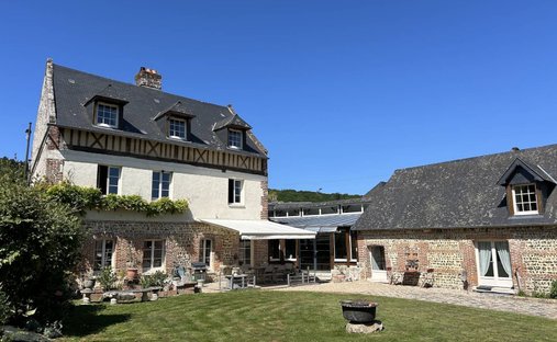 Castle for Sale in Villeneuve-lès-Maguelone, Occitanie, France
