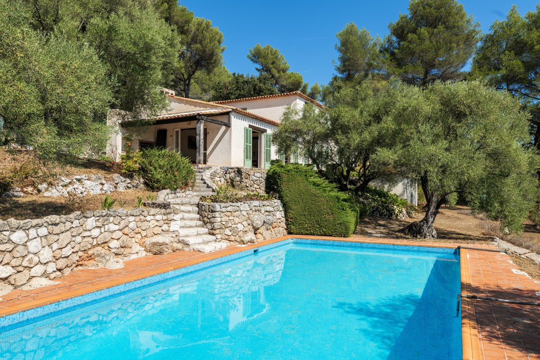 Villa in Tourrettes-sur-Loup, Provence-Alpes-Côte d'Azur, France 2 - 16015151