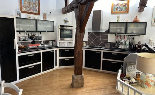 Castle for Sale in Villeneuve-lès-Maguelone, Occitanie, France