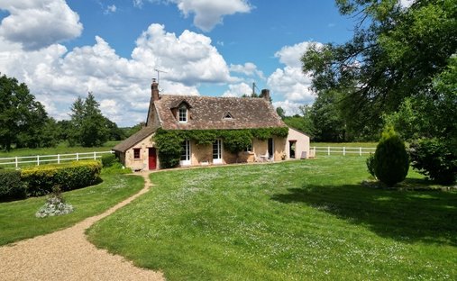 Castle for Sale in La Flèche, Pays de la Loire, France