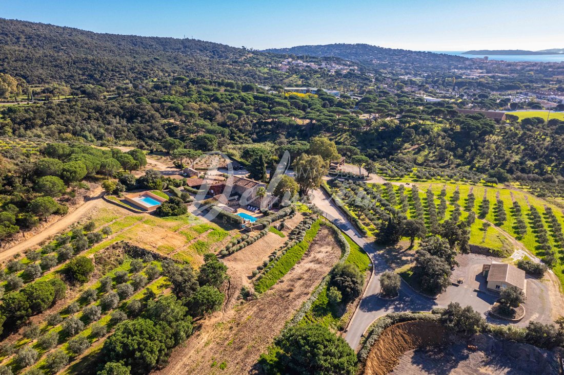 Estate in Ville-Les Saquedes-Le Bouillonnet, Sainte-Maxime, France 1 - 16246203