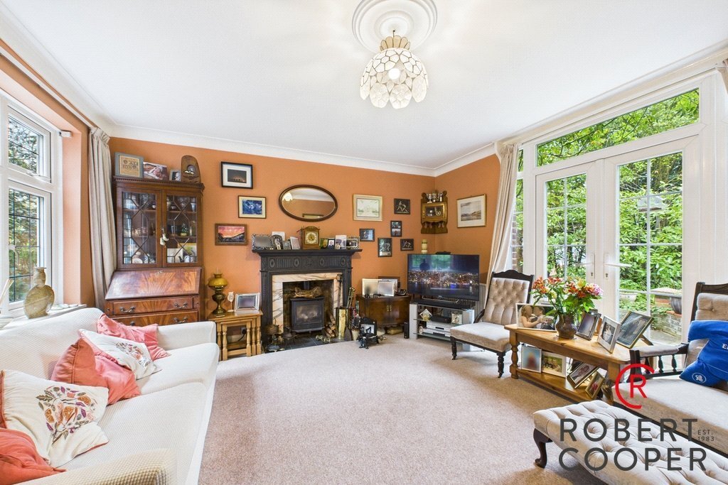 House in Pinnerwood Park, Hillingdon, England 2 - 16250826