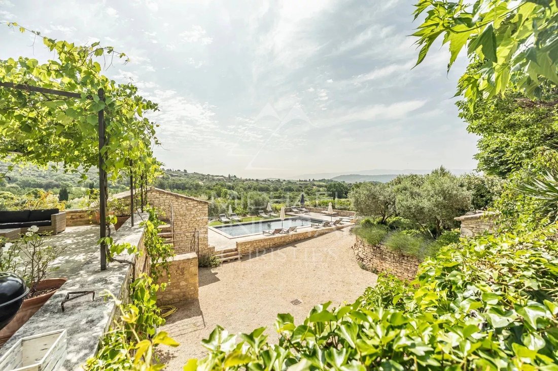 Casa di campagna a Saint-Saturnin-lès-Apt, Provenza-Alpi-Costa Azzurra, Francia 1 - 16248651