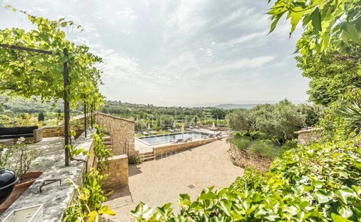Country House in Saint-Saturnin-lès-Apt, Provence-Alpes-Côte d'Azur, France 1