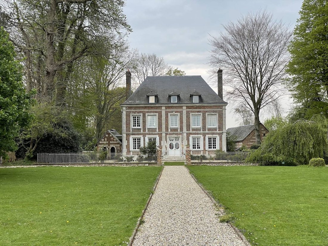 Whispers of 1802: A Normandy Manor’s Timeless Embrace, 15 Minutes to Paris