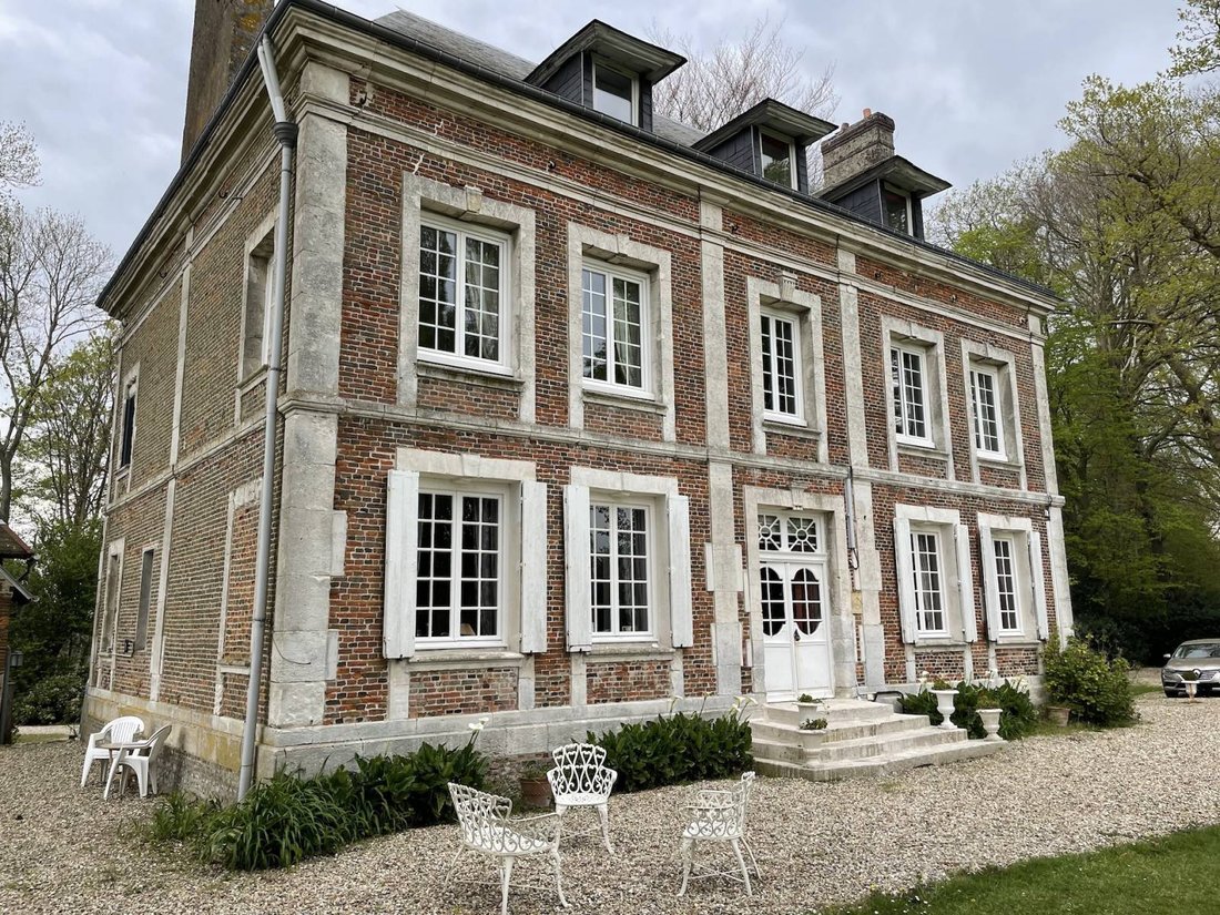 Whispers of 1802: A Normandy Manor’s Timeless Embrace, 15 Minutes to Paris