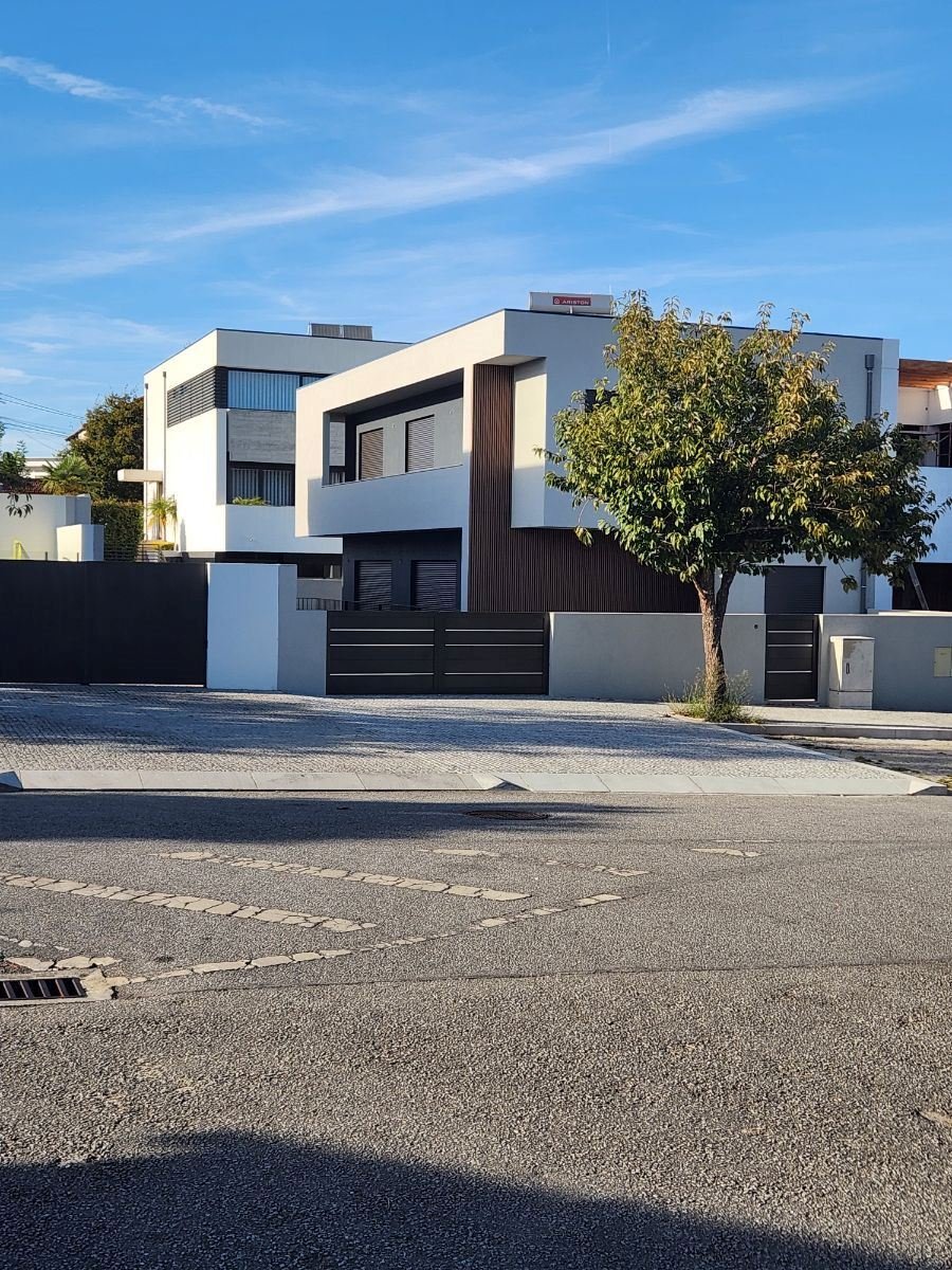 Townhouse in Nogueira e Silva Escura, Porto District, Portugal 1 - 16252872