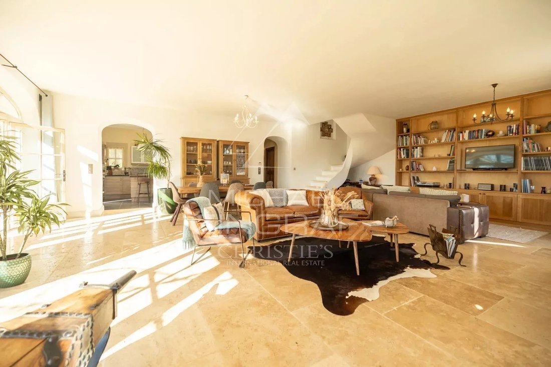 Casa di campagna a Saint-Saturnin-lès-Apt, Provenza-Alpi-Costa Azzurra, Francia 3 - 16248651