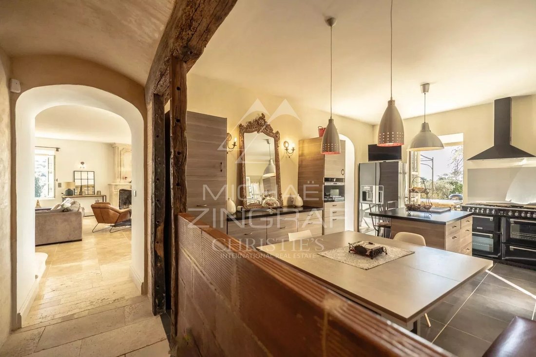 Casa di campagna a Saint-Saturnin-lès-Apt, Provenza-Alpi-Costa Azzurra, Francia 4 - 16248651