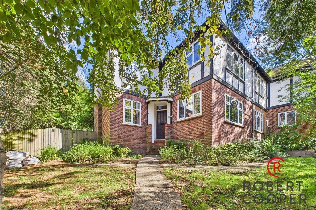 House in Pinnerwood Park, Hillingdon, England 1 - 16250826