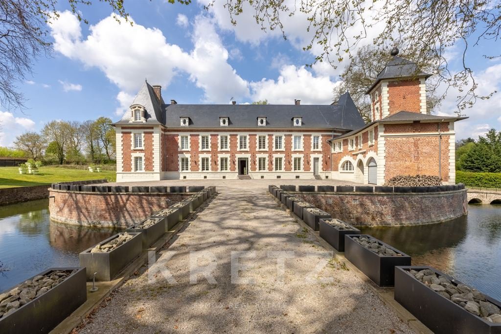 Château des Rêves Éternels – A Restored 18th-Century Jewel Encircled by Water
