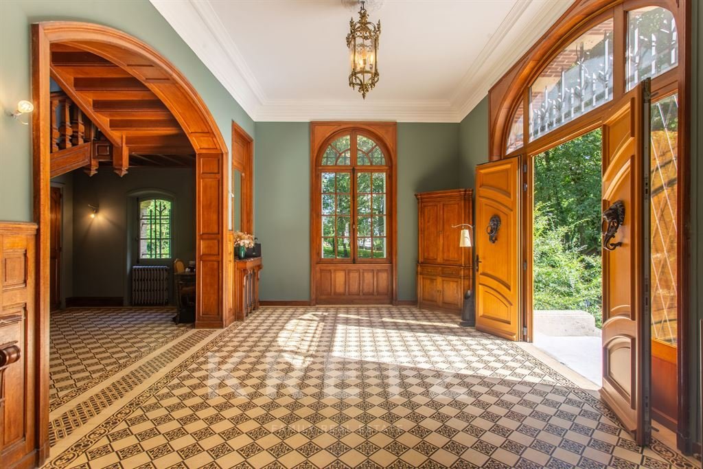 A Timeless Castle Retreat, Where Paris Whispers Beyond the Trees
