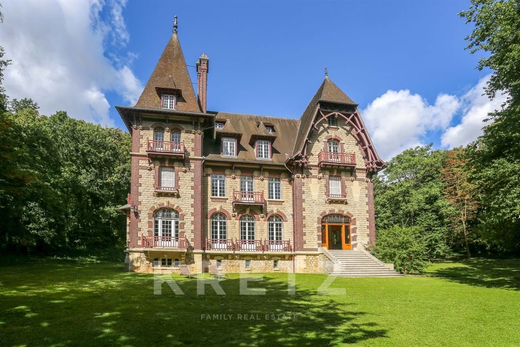 A Timeless Castle Retreat, Where Paris Whispers Beyond the Trees