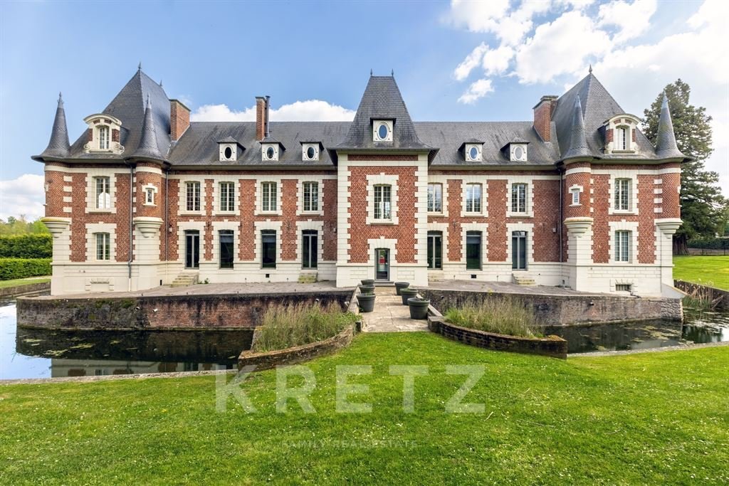 Château des Rêves Éternels – A Restored 18th-Century Jewel Encircled by Water