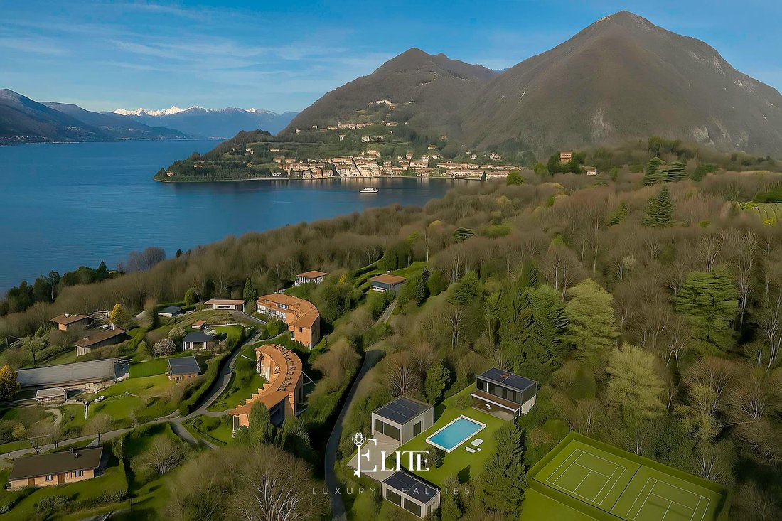 Villa in Laveno-Mombello, Lombardy, Italy 1 - 15672932