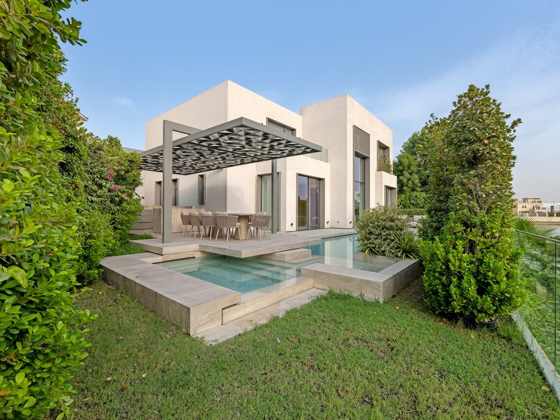 Villa in Jumeirah Islands / Juzur Jumeirah, Dubai, United Arab Emirates 1 - 16257255