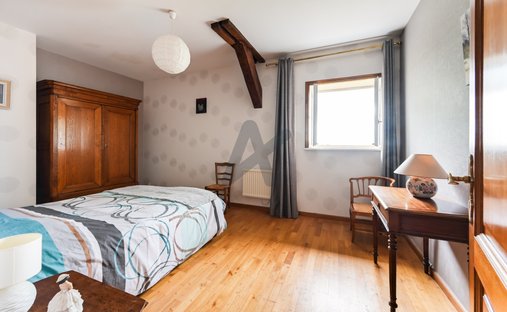 Castle for Sale in Villefranche-sur-Saone, Auvergne-Rhône-Alpes, France