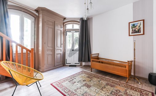 Castle for Sale in Villefranche-sur-Saone, Auvergne-Rhône-Alpes, France