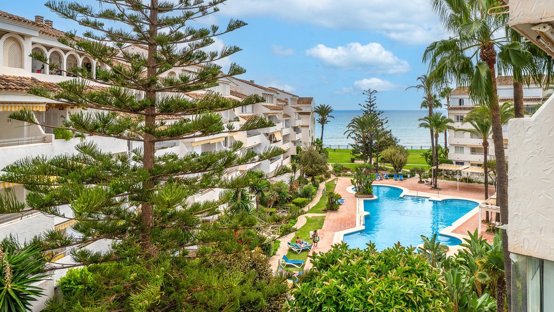 Penthouse in Elviria-Cabopino, Marbella, Spain 1 - 16257813