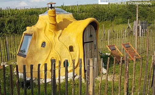 Castle for Sale in Saussignac, Nouvelle-Aquitaine, France