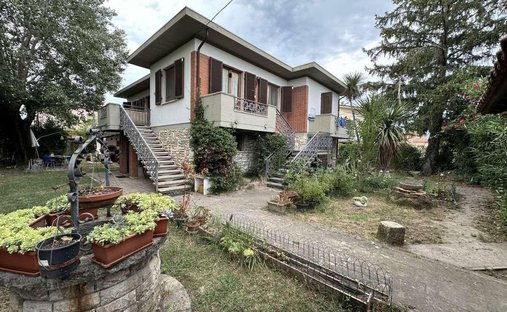 House in Avenza, Marina di Carrara, Tuscany 1