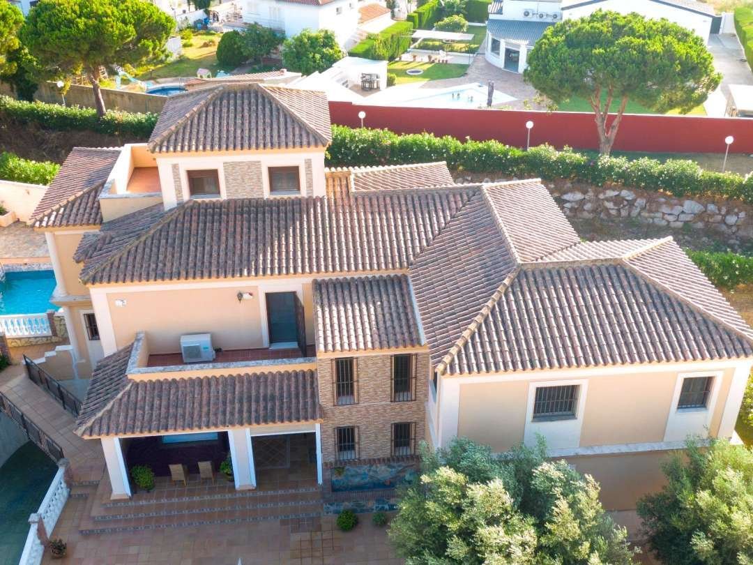 Villa in La Linea de la Concepcion, Andalusia, Spain 4 - 15963942