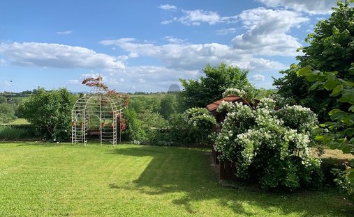 Castle for Sale in Villefranche-sur-Saone, Auvergne-Rhône-Alpes, France