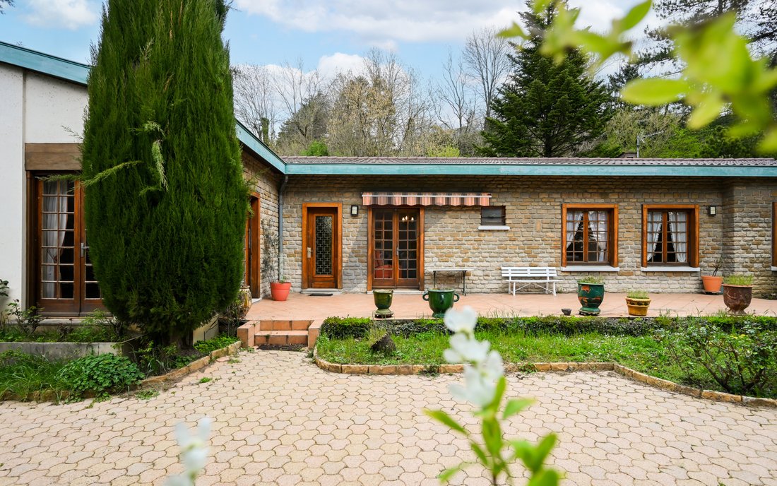 House in Saint-Cyr-au-Mont-d'Or, Auvergne-Rhône-Alpes, France 2 - 16256554