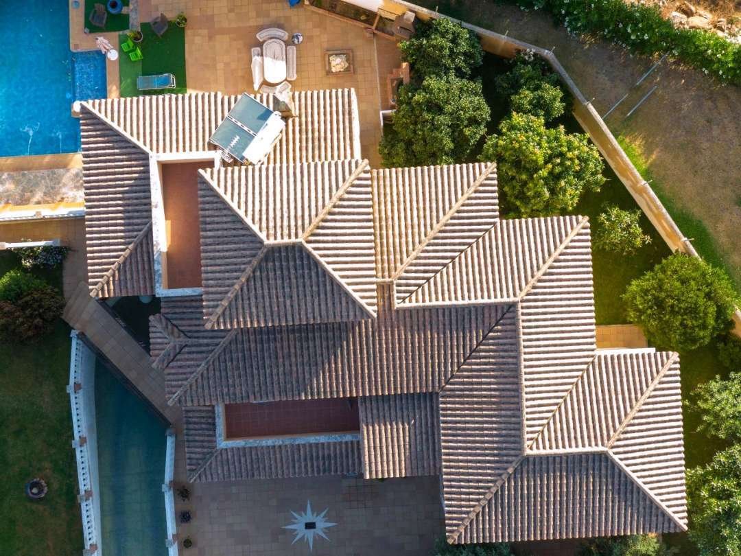 Villa in La Linea de la Concepcion, Andalusia, Spain 1 - 15963942