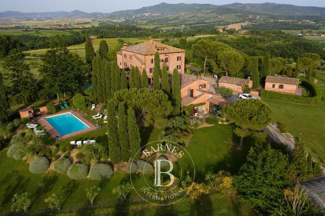 Castiglione del Lago, Umbria, Italy 1 - 16255325