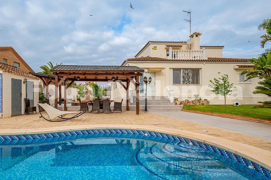 Villa in la Pobla de Vallbona, Valencian Community, Spain 1 - 16255292