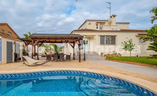Villa in la Pobla de Vallbona, Valencian Community, Spain 1