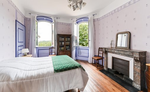 Castle for Sale in Villefranche-sur-Saone, Auvergne-Rhône-Alpes, France