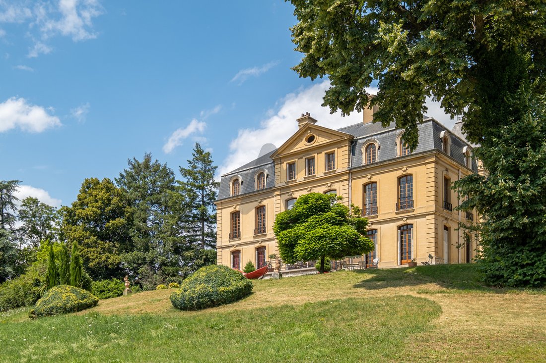 Château de Lumières: A 17th-Century Masterpiece Awakening Near Lyon’s Golden Doorstep