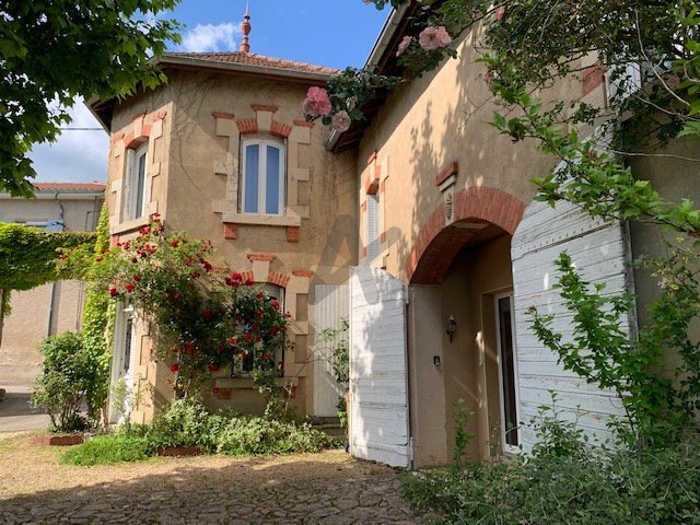 House in Villefranche-sur-Saone, Auvergne-Rhône-Alpes, France 1 - 16256344