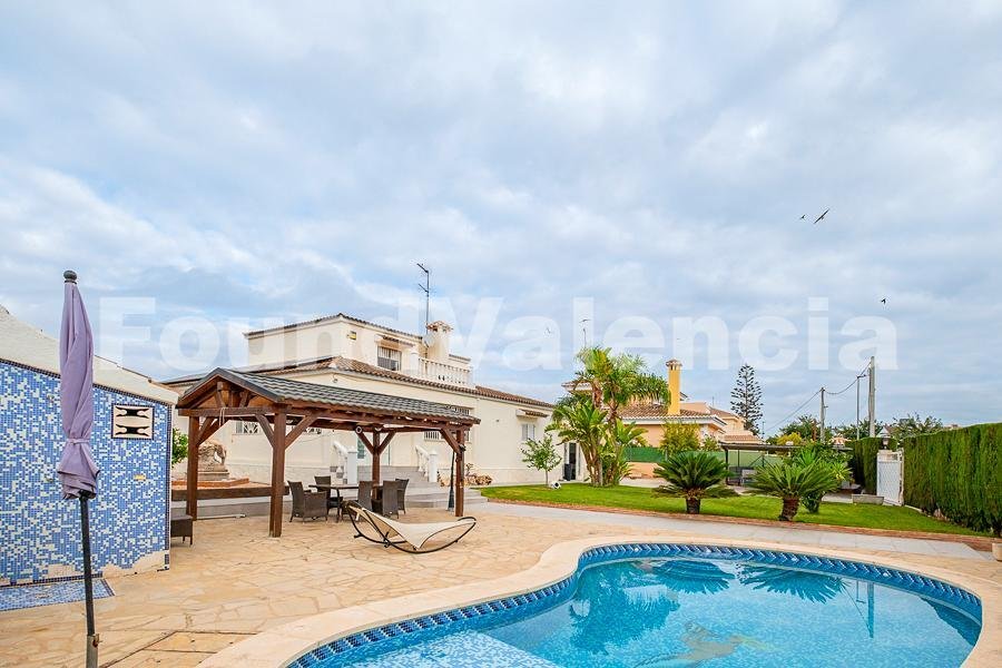 Villa in la Pobla de Vallbona, Valencian Community, Spain 2 - 16255292