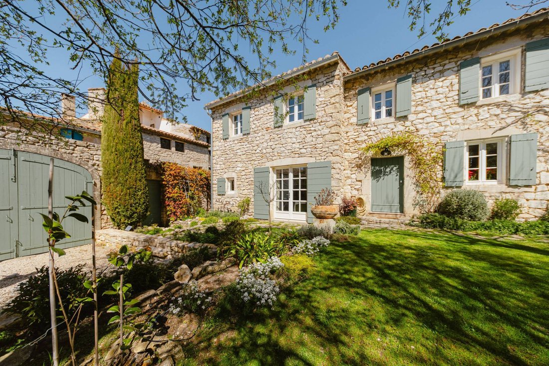 House in Gordes, Provence-Alpes-Côte d'Azur, France 2 - 16256672