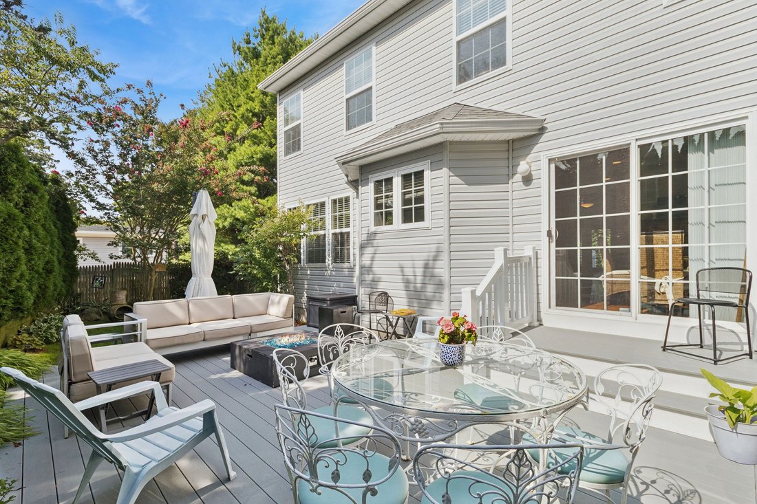 Hampton Bays, New York, United States 5 - 16258522