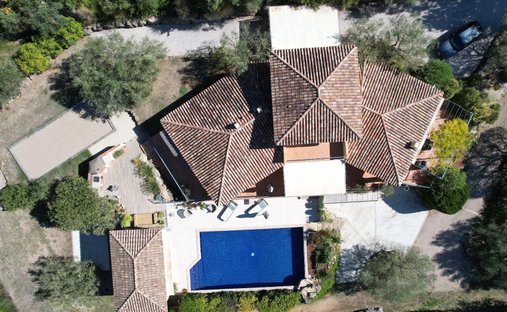 House in Ouest, Lorgues, France 1